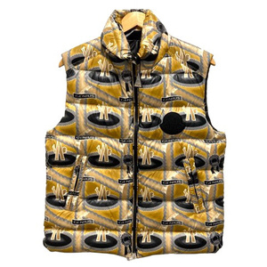 未使用品 モンクレール MONCLER 20SS ダウンベスト アウター フェザー混 ナイロン ロゴ 総柄 1 ベージュ 黒 ブラック メンズ