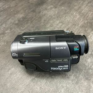 【中古品】SONY Hi8ビデオカメラ CCD-TR11 電池6個付き　ジャンク品　A-944