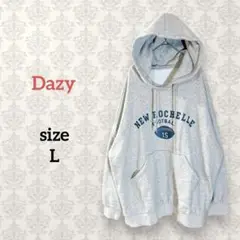 Dazy【L】レターグラフィックフード付パーカー アメカジ ボーイッシュ