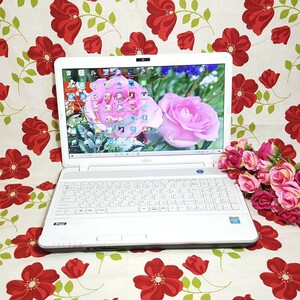 極上品/新Windows11/ホワイト/LIFEBOOK/2世代Core-i3/メモリ4G/新品SSD256G/カメラ/新品マウス/HDMI/オフィス/LINE/Wi-Fi/便利なソフト多数