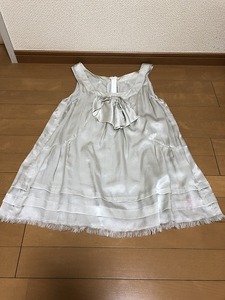 新品本物のジルスチュアートのシルク素材のトップス★Ｓサイズ★2480円即決★送料140円～、JILL STUART