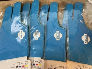 【4枚・送料無料】左利き用ビリヤードグローブ・Ｍサイズ４枚　新品