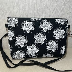 長財布が入るポシェット/ショルダーバッグ/斜めがけ/ハンドメイド/薔薇花束黒