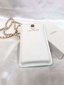 新品　シャネル　ノベルティ　CHANEL スマホポーチ　ココクラッシュ　ゴールドチェーン付き　ホワイト　スマホショルダー