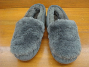 新品19日本限定EMU(エミュ)シープスキンモカシン(スリッポン) Cairns Reverse Fur 24cm Charcoal