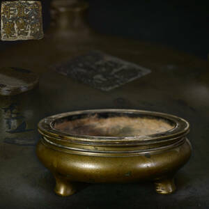 br10709 中国古玩 古銅製 三足香炉 大明宣徳年製 時代物 銅置物 幅13cm 高5.2cm 重797g