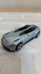 Hot Wheels ホットウィール ルース Aston-Martin V12 Speed ster 銀メタリック？ 現物 現状品 画像確認.商品説明.自己紹介必読下さい