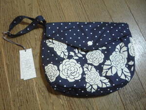 レインウェア：LAURA ASHLEY　サイズは SMALL / MEDUIM