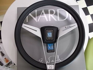 NARDI ナルディ 90周年記念　Novantesimo(ノバンテシモ）N220 BK/SIL/センターパット 355mm　当方在庫有　送料無料