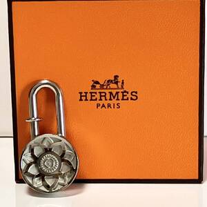 激レア☆HERMES エルメス 蓮の花 カデナ シルバー ネックレストップ☆