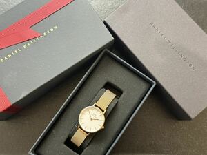 ◆【稼働品】Daniel Wellington ダニエルウェリントン白文字盤 DW レディース腕時計 クォーツ 箱付き ◆