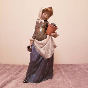 【訳あり】LLADRO リヤドロ リアドロ 絶版「ゼラニウムを持つ少女」Girl With Geranium