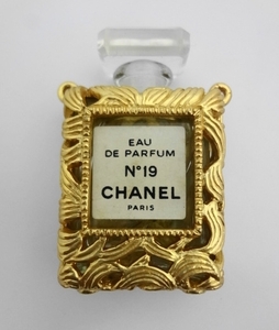 OK-190-191 CHANEL シャネル N°19 香水 ミニボトル ネックレス トップ部のみ ゴールド アクセサリー レア 希少 No19 香水瓶 ケース 良品