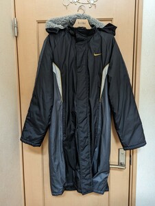 ナイキNIKE☆ジュニアL(147〜158)☆ボーイズ☆黒のベンチコート☆サッカー・フットサル☆フード付きジャンパー☆アウター☆送料込み