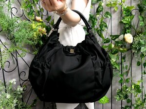 超美品●フェラガモ●ヴァラリボン●ナイロン エナメル パテント レザー 本革●ハンド トート バッグ●黒●SV金具●A4 収納 書類●Js47604