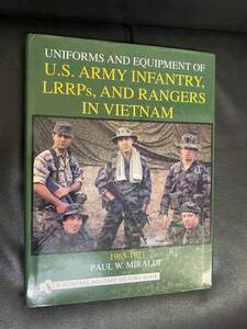 c3-14 中古洋書　UNIFORMS AND EQUIPMENT OF US ARMY INFANTRY,LRRPs, AND RANGERS IN VIETNAM 米軍　ミリタリー