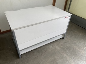 作業テーブル　レジテーブルとして使用してました　横幅：１２０㎝　色：白