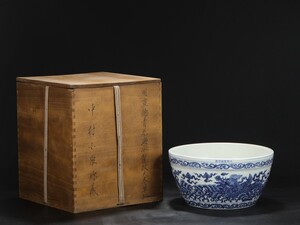 古びた蔵『明 宣徳年製 陶磁器 青花海水龍紋大巻草缸』極細工 陶芸 染付 置物 擺件 賞物 古美術 骨董 中国古玩