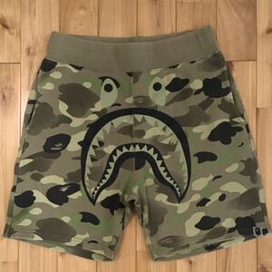 undefeated × bape シャーク スウェット ハーフパンツ Mサイズ shark shorts エイプ ベイプ アンディフィーテッド ショーツ BAPE camo 923