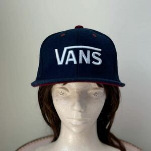 VANS バンズ ヴァンズ SNAPBACK CAP スナップバックキャップ スケートブランド ストリートファッション 秋冬帽子 ブランドロゴ刺繍 平ツバ