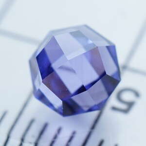 2.18ct 二十四面体 YAG イットリウム・アルミニウム・ガーネット