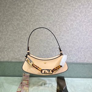 ●極美品●新品同様●未使用 【Fendi】 [ フェンディ] ショルダーバッグハンドバッグ ピンク