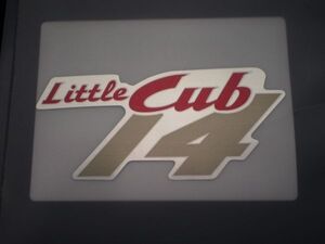 AA01 純正 トップカバー エンブレム 14 新品 リトルカブ Little Cub ステッカー C50 . フロントカバー シール 14インチ　 . .gcn.7