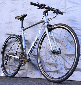 GIANT(FORMA)フォーマ)タイヤ新品)700c)ct50cm)ほぼ綺麗)Shimano 16s)シルバーカラー)街乗りクロスバイク 中古