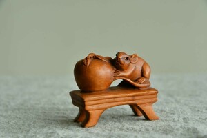 【古美術】鼠 柿？ 根付 Netsuke 精密 彫刻 超絶技巧 黄楊 骨董 古玩 ねずみ ネズミ 縁起物 干支