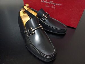 使用僅か フェラガモ 7EE Ferragamo ガンチーニ ソフトドレスローファー スリッポン 黒 箱付 9730