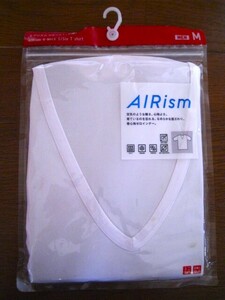 ★☆新品　ユニクロ　AIRism　エアリズム　Vネック　半袖Tシャツ　白　サイズM☆★