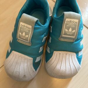 adidas キッズ　スニーカー