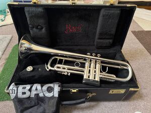 【バックトランペット】 Bach Stradivarius model 37 ML B♭マウスピース２本（Bach ゴールド3C他）ハードケース、スタンド付　美品