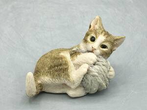 英国 シェラット＆シンプソン 毛糸で遊ぶ 茶猫 置物 ねこ ネコ　フィギュリン (1)