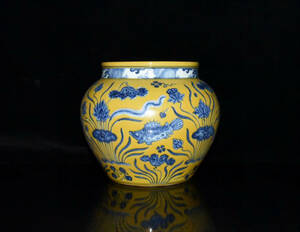 ▽鴻▽ 明 宣德年製款 黄釉 魚草紋 罐子 古陶瓷品 置物 古賞物 中国古玩 中国古美術