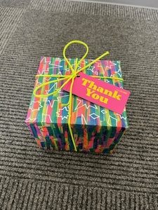 28281☆LUSH ラッシュ 入浴剤 トビーズマジックカウ レインボウ 未開封品