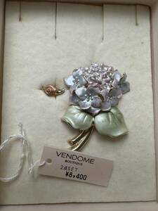 定価8000円新品ブローチ ヴァンドーム青山　母の日限定　紫陽花かたつむりブローチ