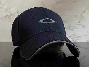 【未使用品】48F 訳あり★OAKLEY オークリー キャップ 帽子 上品で高級感のあるネイビーの伸縮素材にグレーロゴ《伸縮前60㎝-62㎝位迄》