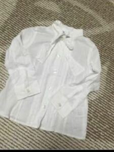 n37 女児100美品　BEBEベベの白の長袖シャツ　リボン襟