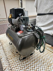 現状商品　電源コード切れています　日立　AIR RECIVER　2011年11　200V　ut ed2