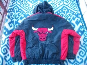 シカゴ ブルズ フード付きジャンパー 美品 表記M Chicago Bulls NBA Michael Jordan マイケル ジョーダン LOGO ATHLETIC ロゴアスレチック