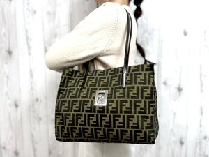 極美品 FENDI フェンディ ズッカ トートバッグ ショルダーバッグ バッグ ナイロンキャンバス×レザー カーキ×茶 A4収納可 79822