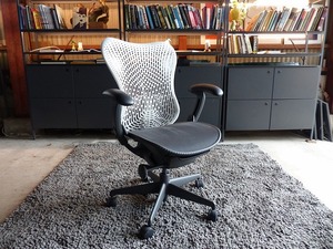 c.｜ハーマンミラー（HermanMiller）ミラチェア｜メッシュ｜肘可動式・チルト機能・座面奥行機能｜オフィスチェア・デスクチェア