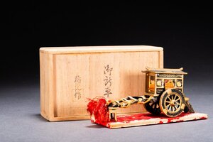 【善古堂】某有名オークション買入 時代物 橘光作 御所車置物 金蒔絵 共箱 和風インテリア 骨董品 古美術1225-215S01