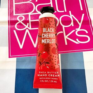 バスアンドボディワークス Bath&BodyWorks ハンドクリーム ブラックチェリー シア ビタミンE アロエ プレゼント ギフト 新品 未開封