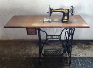 レトロ　アンティーク　当時物 ＊SINGER シンガー＊SEWING MACHINE 　足踏みミシン＊Y8148395　1930年 ＊スフィンクス模様　網目模様鉄脚