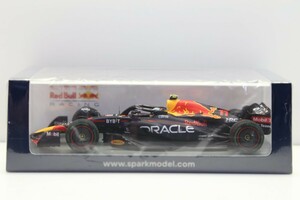 スパークモデル 1/43 オラクル レッドブル RB18 2022 F1 シンガポールGP ウィナー #11 S.ペレス　63CE00/30