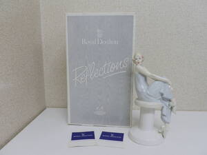 [ROYAL DOULTON] ロイヤルドルトン フィギュリン 陶器人形 約27cm /Reflections Flirtation HN3071