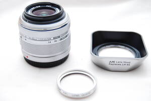 ★極上美品　OLYMPUS 標準ズームレンズ M.ZUIKO DIGITAL 14-42mm F3.5-5.6 II R　シルバー　フード・レンズフィルター付き★