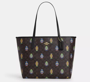 2025春夏新作　US限定　COACH Cosmic Coach City Tote Bag In Signature Canvas With Robot Print　CW027　　LAから本物をお届け！